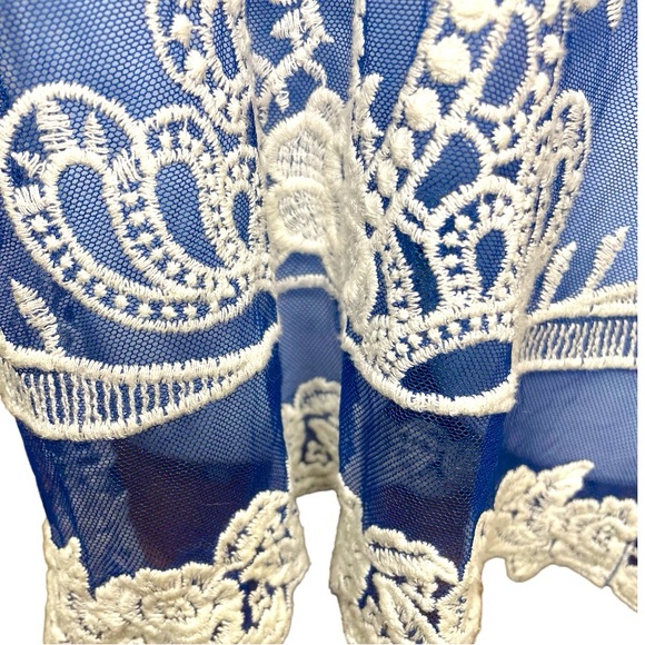 Blue Lace Long Blouse - Picture 4 of 6